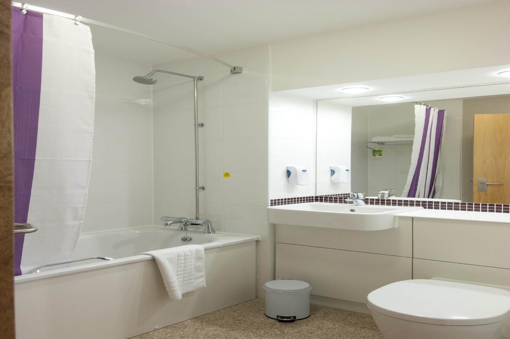 Premier Inn Newcastle Team Valley Gateshead Esterno foto